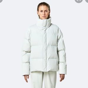 Rains boxy puffer jacket. 
cozy & warm for cold snowy weather like this ❄️